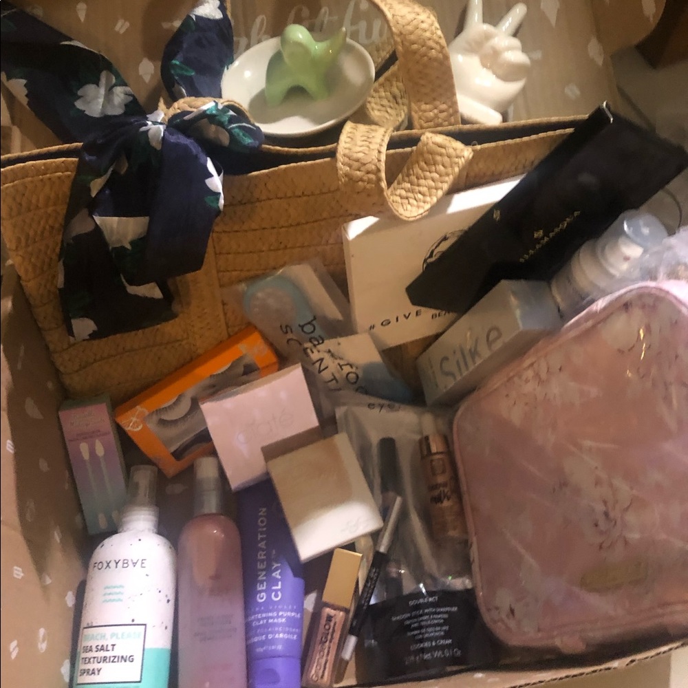 20+ Piece Luxury Makeup Lot
